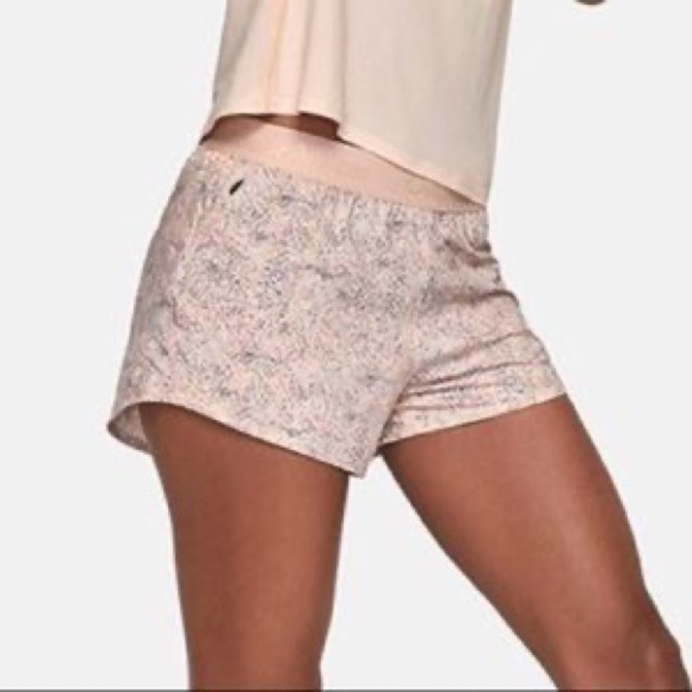 Outdoor Voices Pebbled Rose Relay Shorts Medium